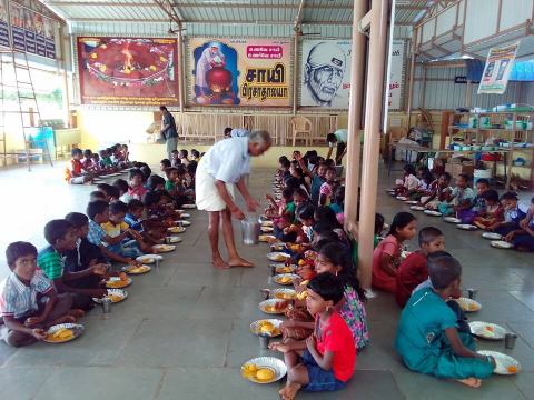 Children's Bhojan - Serving Breakfast